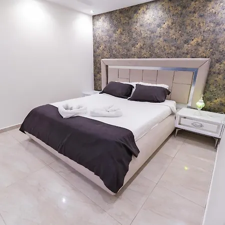 Luxury Villas & *