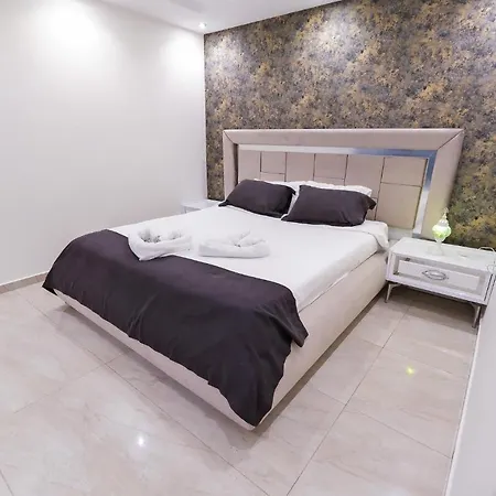 Luxury Villas & *